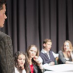 Aufführung der Theater-AG der 9.Klasse: „Das Experiment“